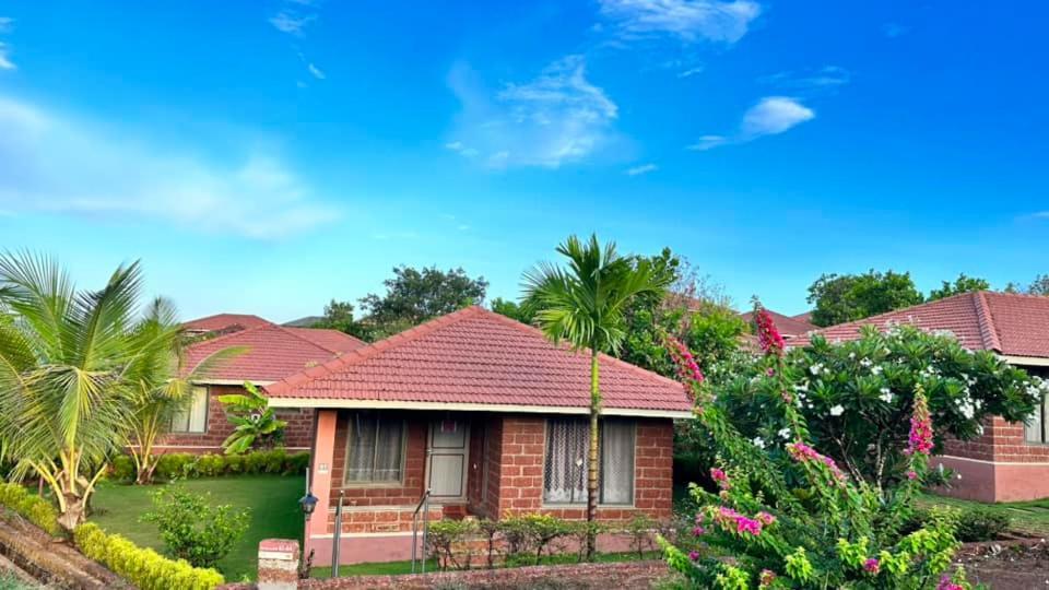 Regenta Resort Mango Village Guhagar Kudān Eksteriør bilde